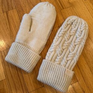 M/L Cream Northface Womens Oversized Mitten.
